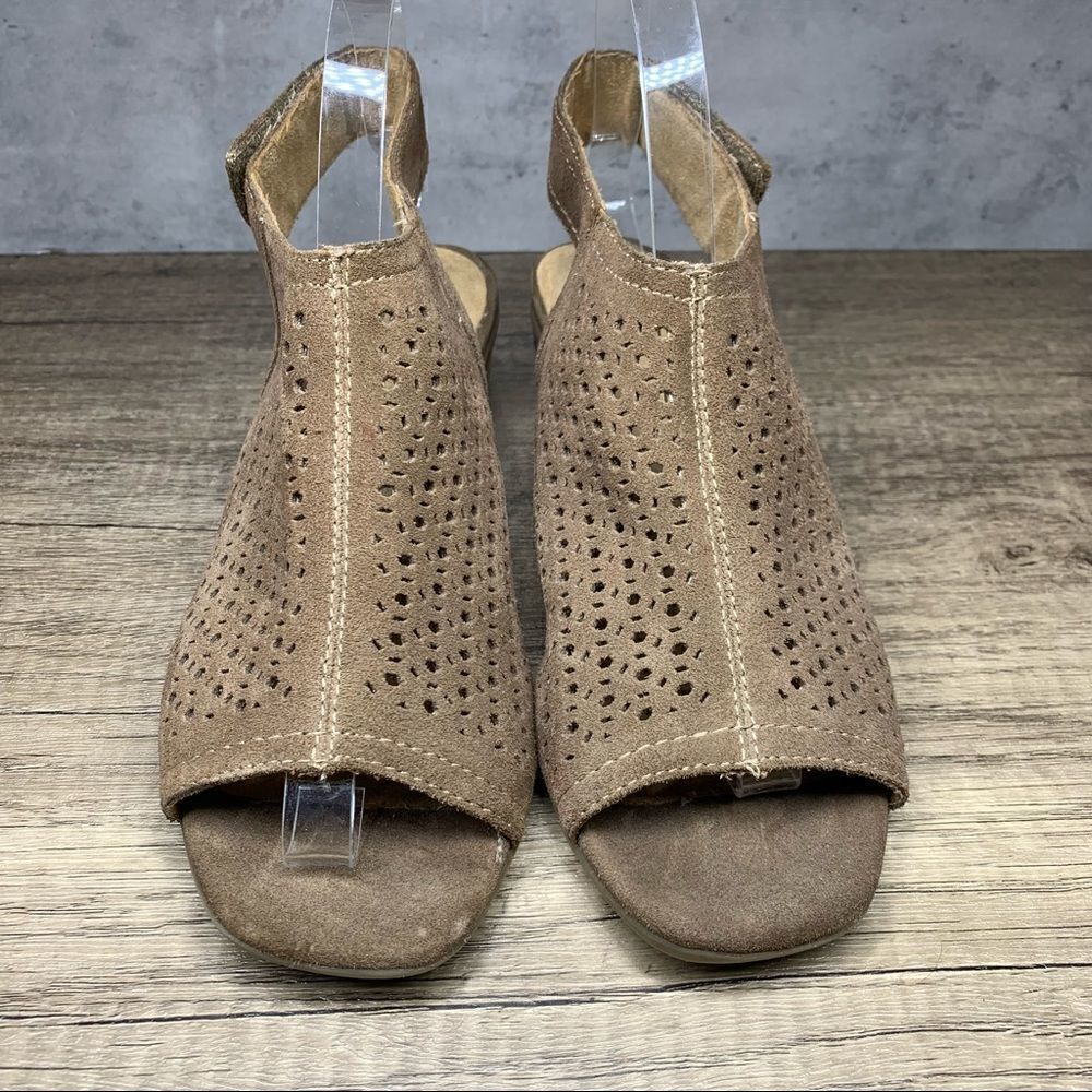 ‎White Mountain Lenora 8.5~Taupe Suede Open Toe  Slingback~Adjustable Strap - Picture 3 of 9